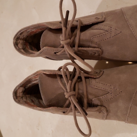 Like New Toms Kala Desert Suede Wedge - Picture 4 of 5